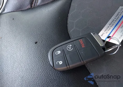 2018 Jeep Compass Latitude 4X4 from USA, damaged, VIN 3C4NJDBB3JT115429